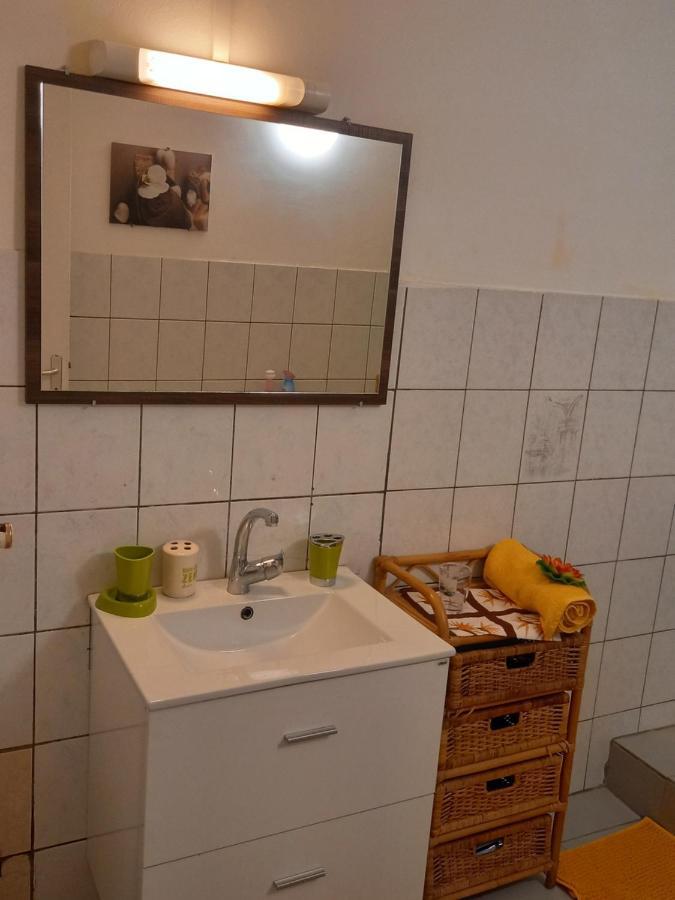 Bel Appartement - Proche Des Plages De Sainte Anne Esterno foto